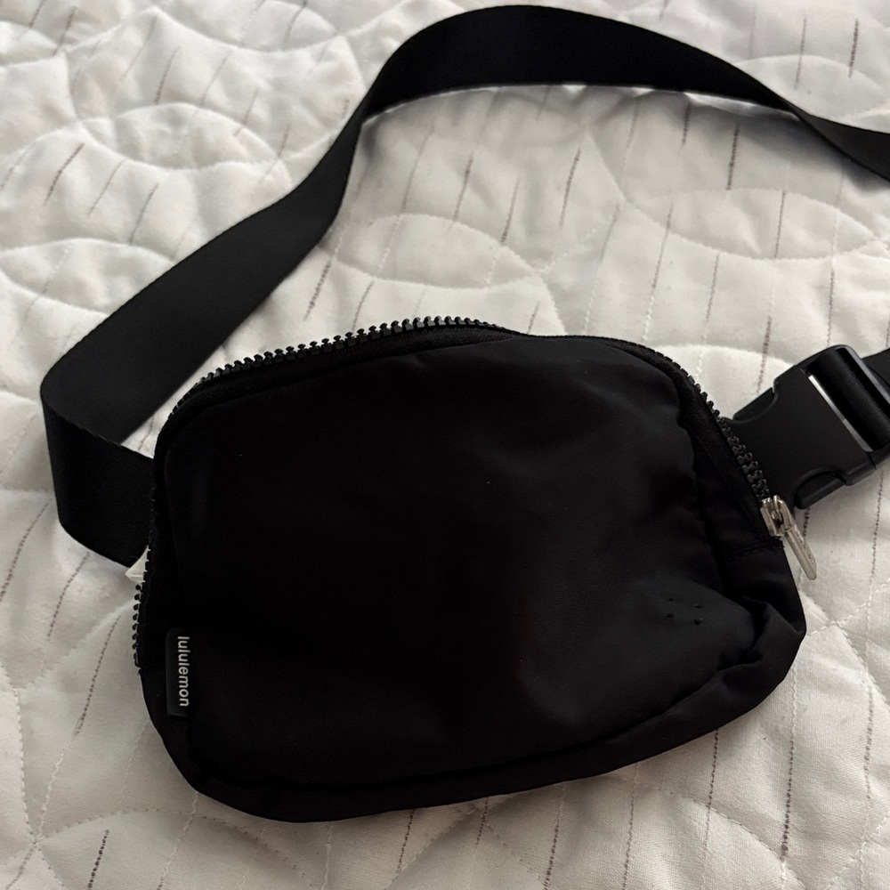 lululemon athletica 1L Black Belt Bag